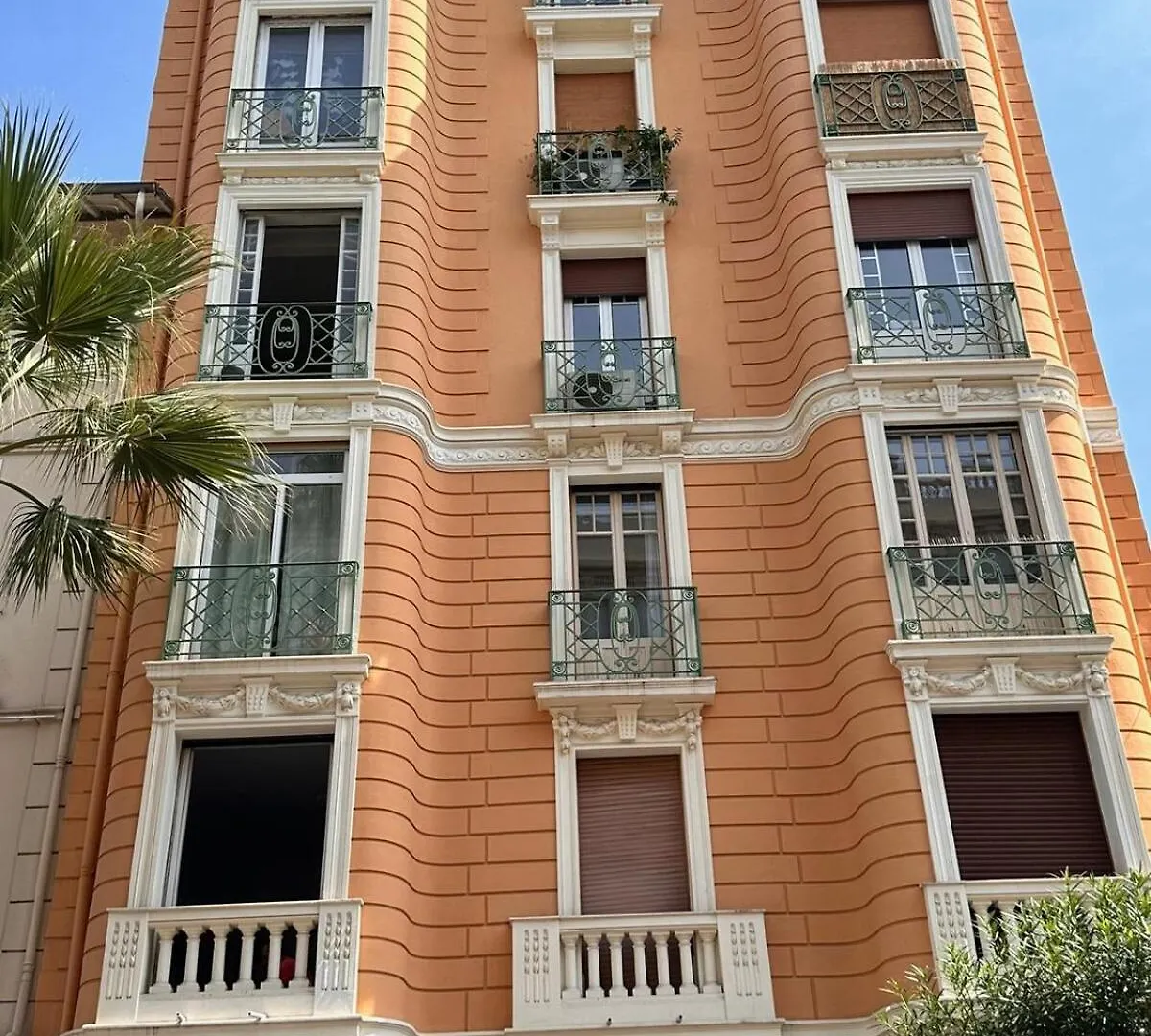 Palais Du Soleil Vacances Dans Un Immeuble Art Deco Antibes 0*,  France